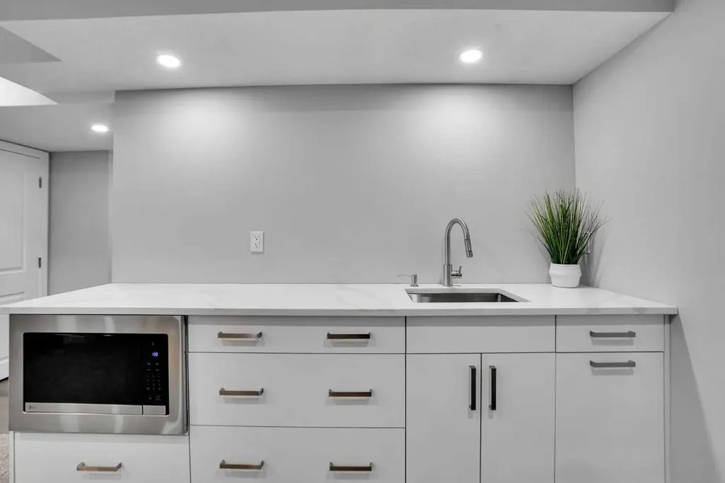 28 Carringsby Avenue NW Calgary AB T3P 1R9