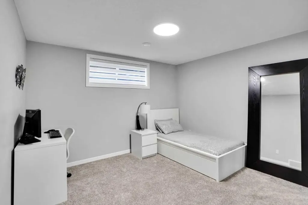 28 Carringsby Avenue NW Calgary AB T3P 1R9