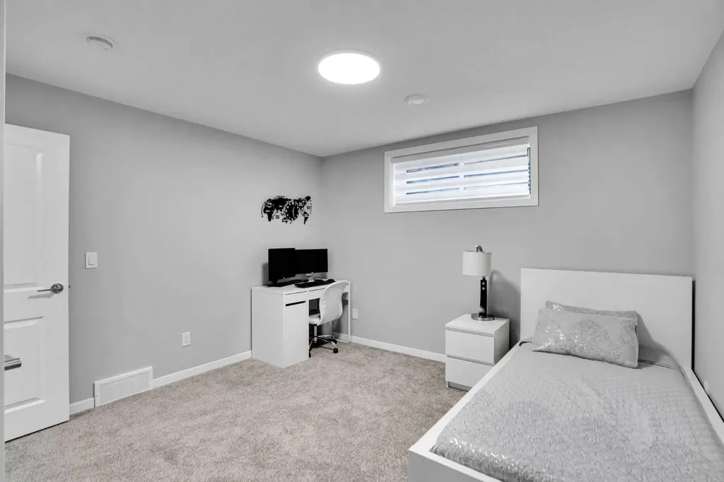 28 Carringsby Avenue NW Calgary AB T3P 1R9
