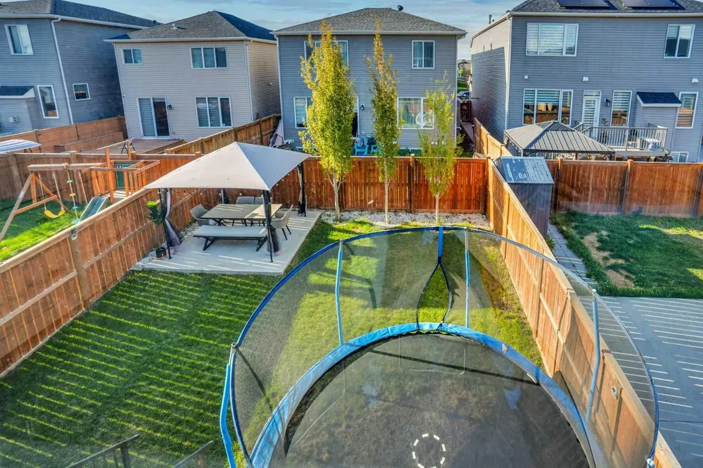 28 Carringsby Avenue NW Calgary AB T3P 1R9