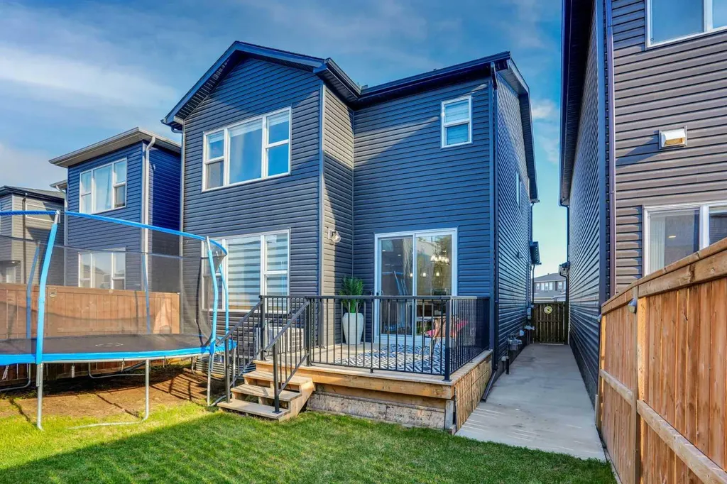 28 Carringsby Avenue NW Calgary AB T3P 1R9