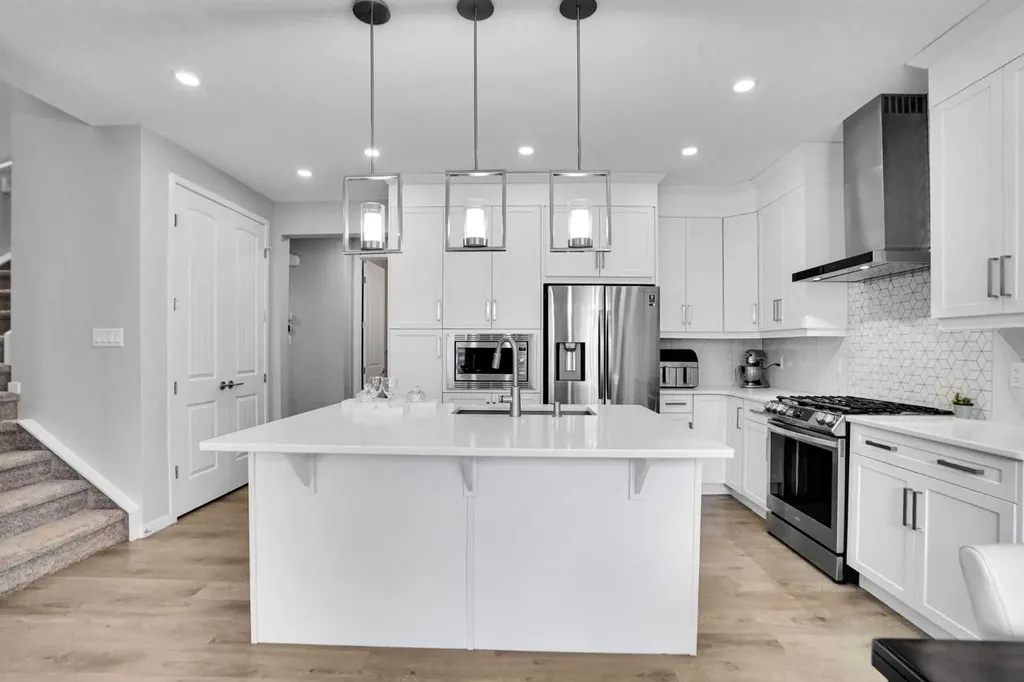 28 Carringsby Avenue NW Calgary AB T3P 1R9