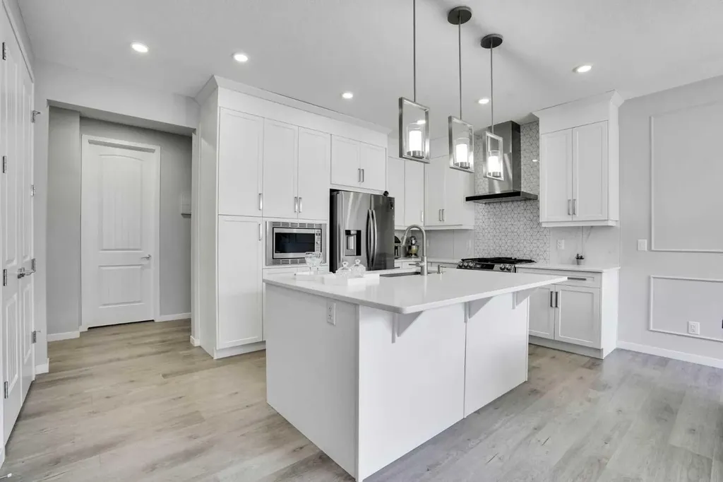 28 Carringsby Avenue NW Calgary AB T3P 1R9