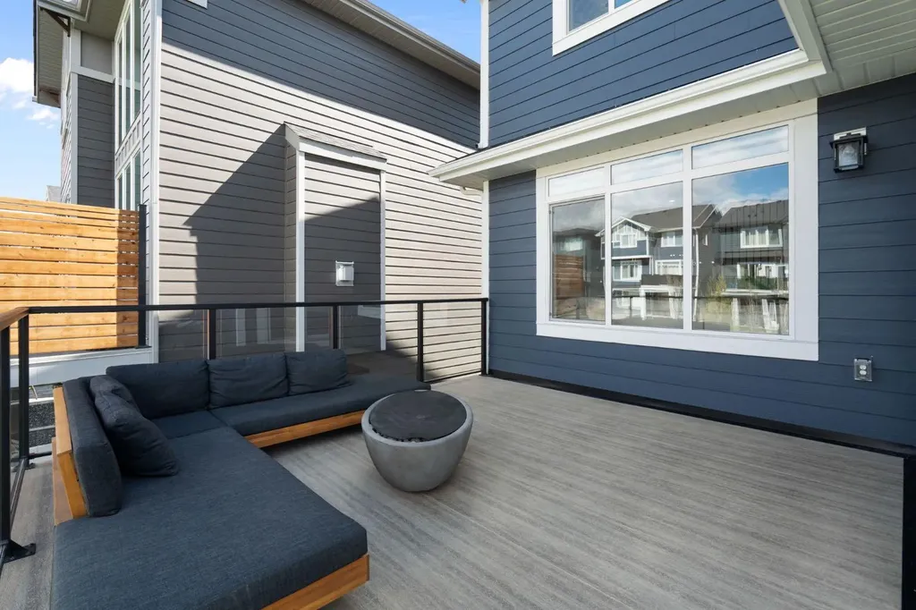 75 Sundown Crescent Cochrane AB T4C 2T2
