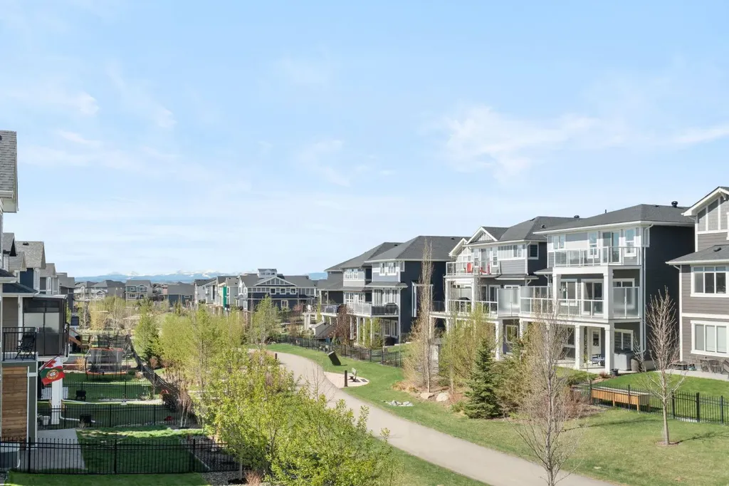 75 Sundown Crescent Cochrane AB T4C 2T2