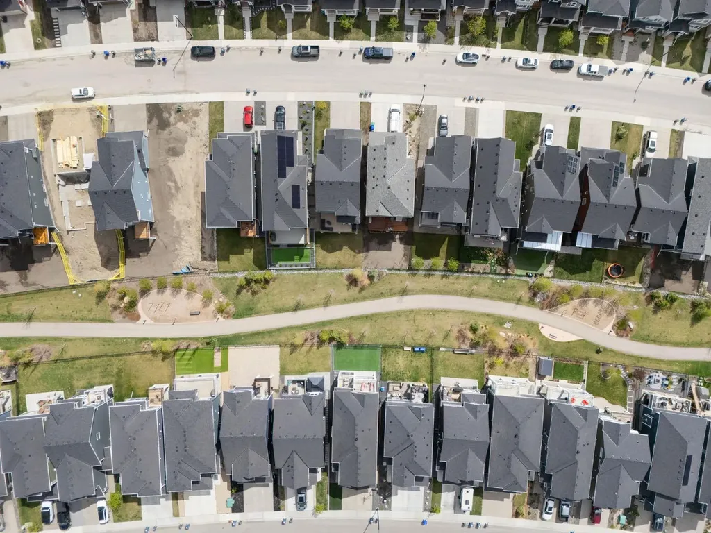 75 Sundown Crescent Cochrane AB T4C 2T2