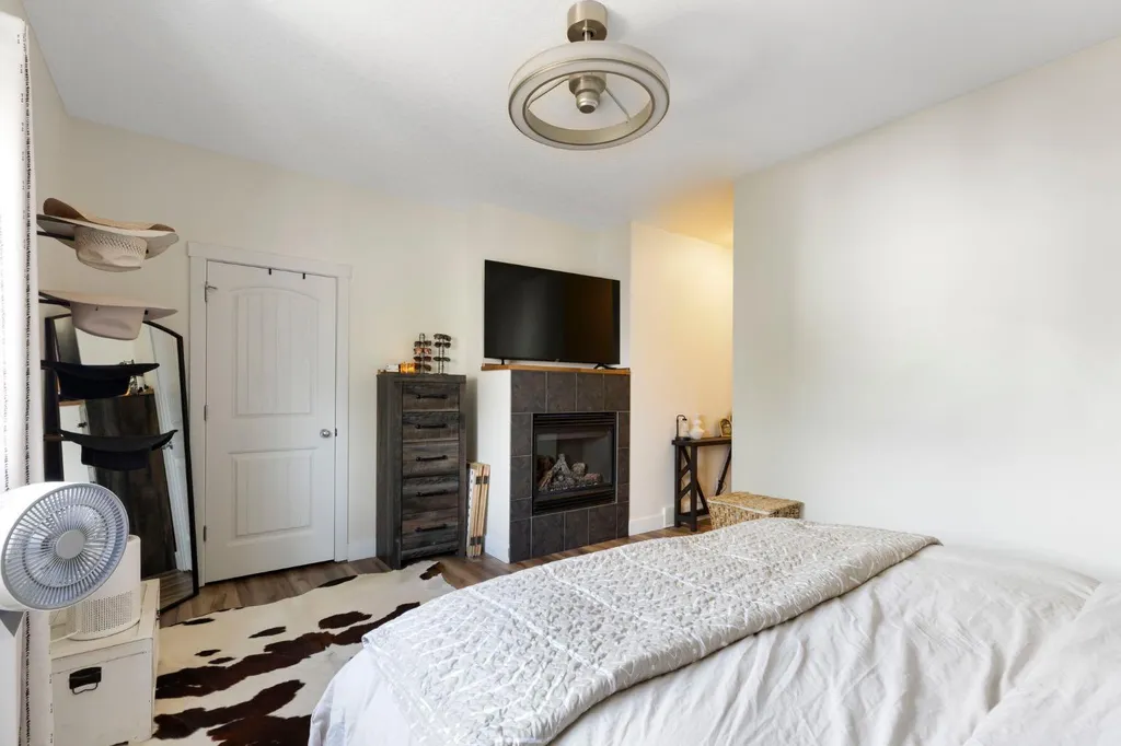 128 Hillcrest Cape Strathmore AB T1P 0A4