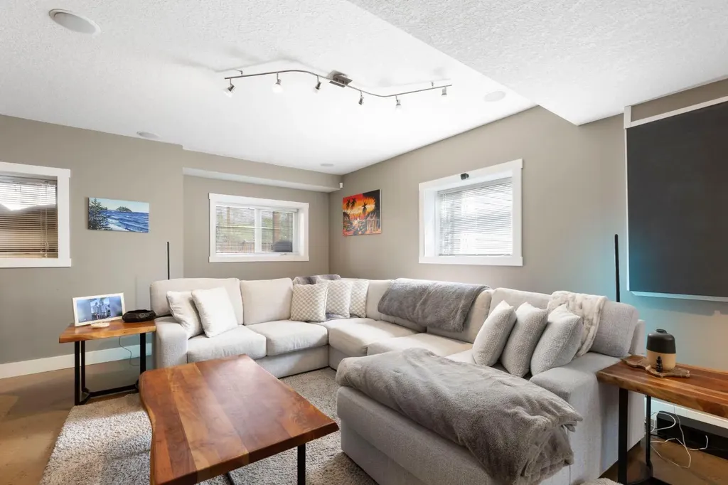 128 Hillcrest Cape Strathmore AB T1P 0A4