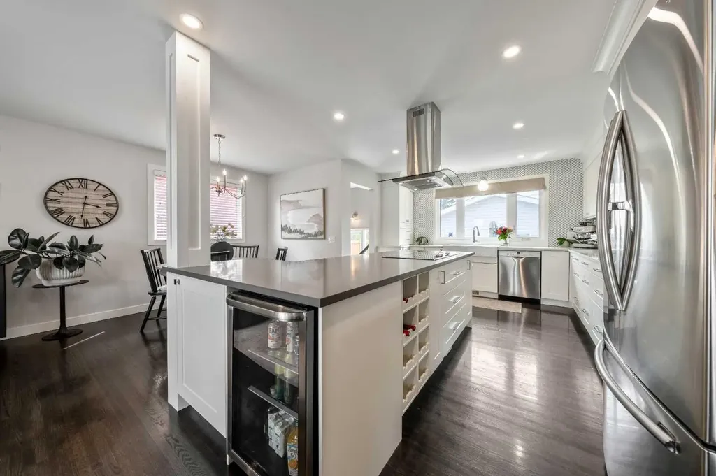 6007 34 Street SW Calgary AB T3E 5L7