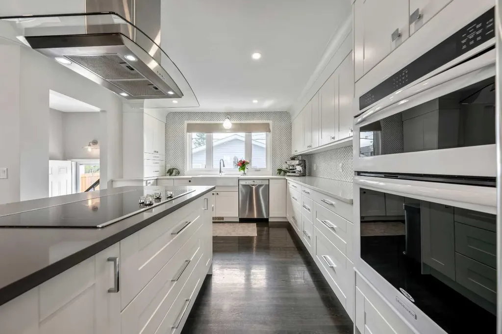 6007 34 Street SW Calgary AB T3E 5L7