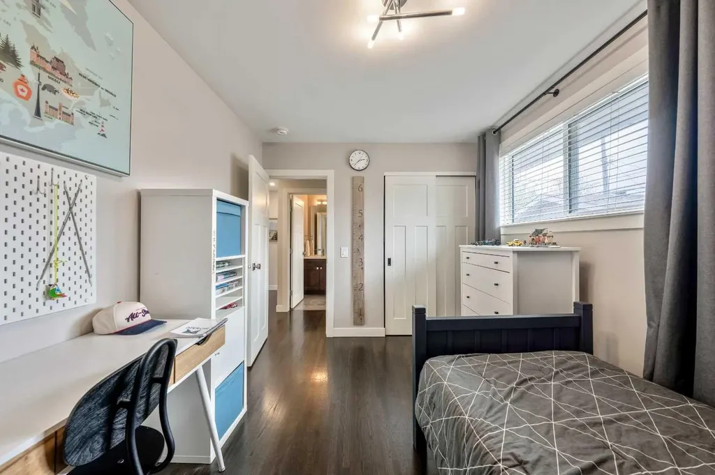 6007 34 Street SW Calgary AB T3E 5L7