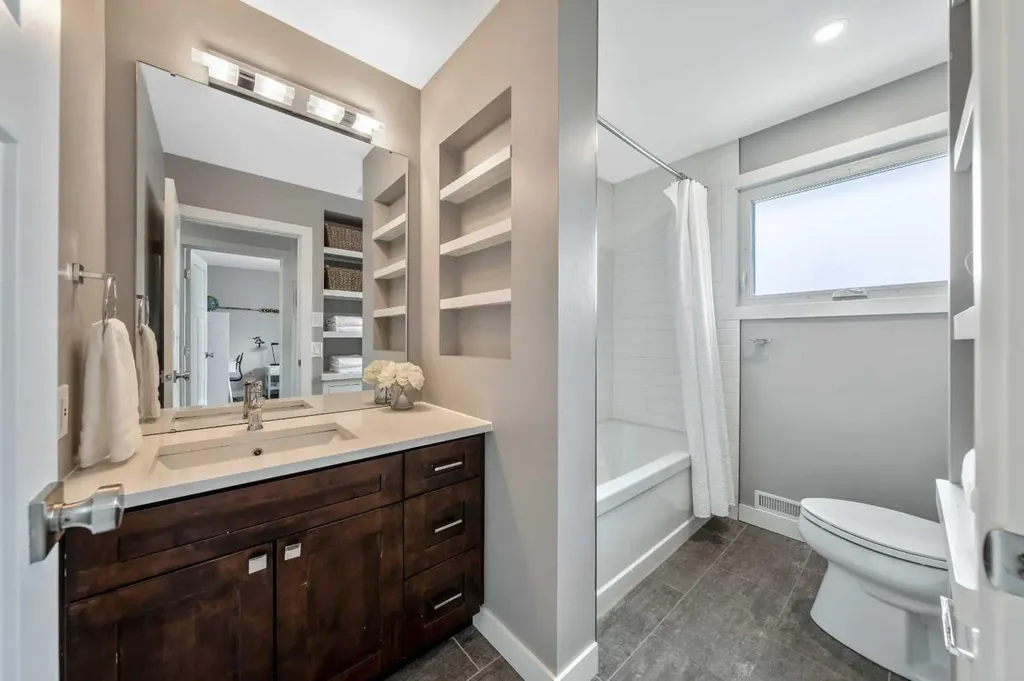 6007 34 Street SW Calgary AB T3E 5L7