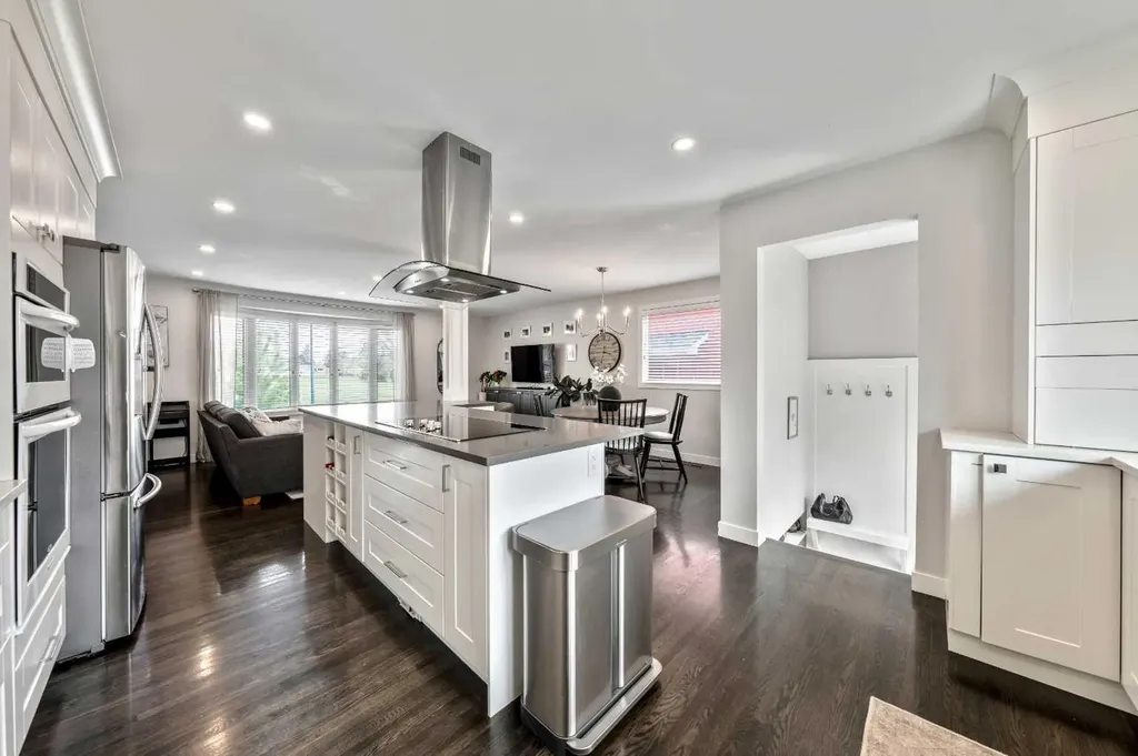 6007 34 Street SW Calgary AB T3E 5L7