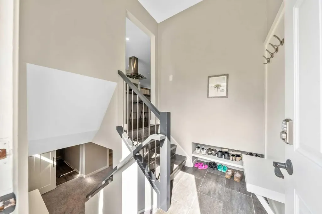 6007 34 Street SW Calgary AB T3E 5L7