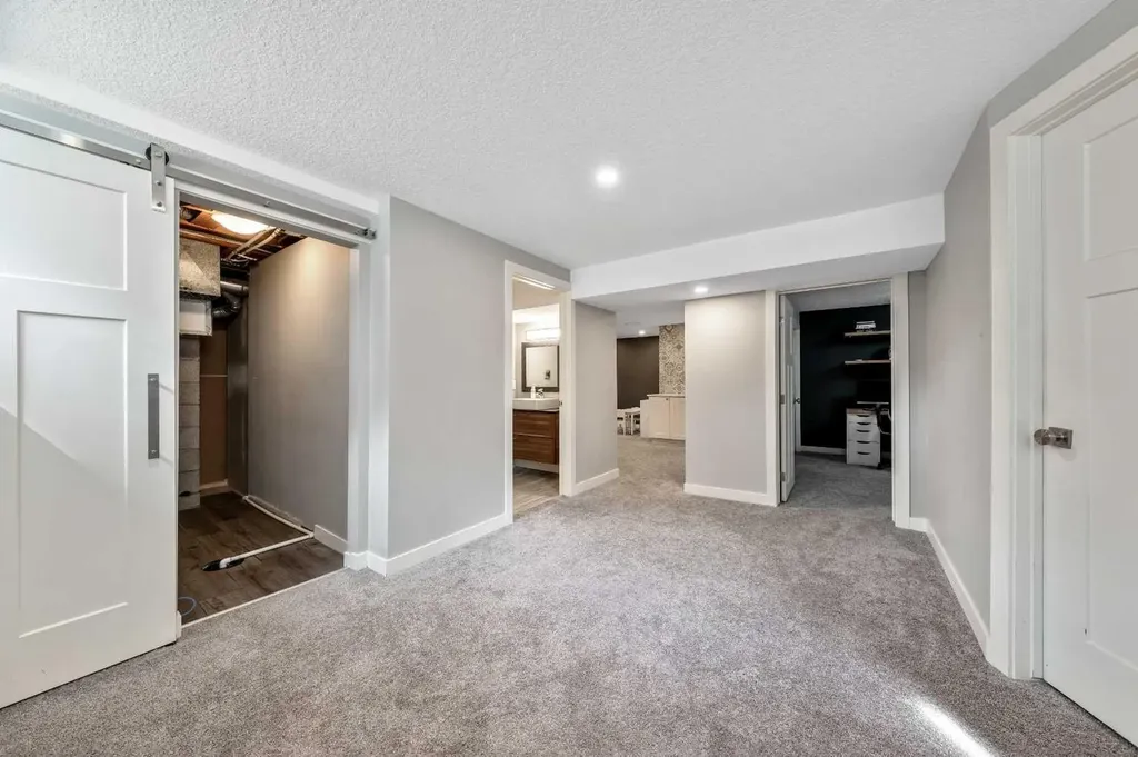 6007 34 Street SW Calgary AB T3E 5L7