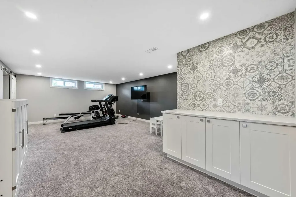 6007 34 Street SW Calgary AB T3E 5L7