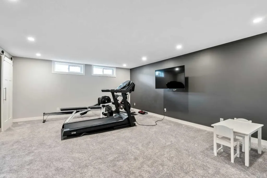 6007 34 Street SW Calgary AB T3E 5L7