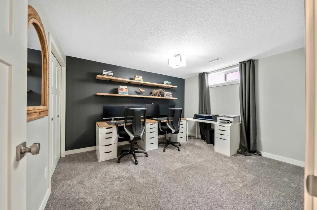 6007 34 Street SW Calgary AB T3E 5L7