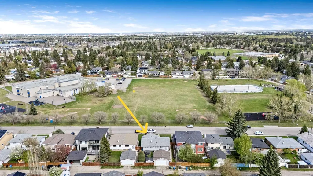 6007 34 Street SW Calgary AB T3E 5L7