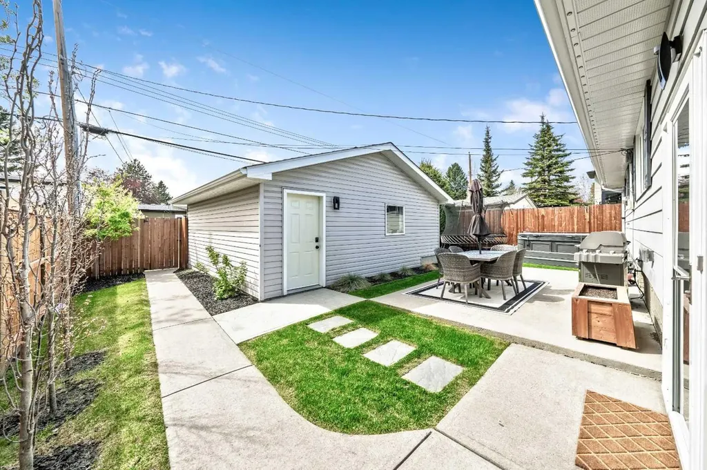 6007 34 Street SW Calgary AB T3E 5L7