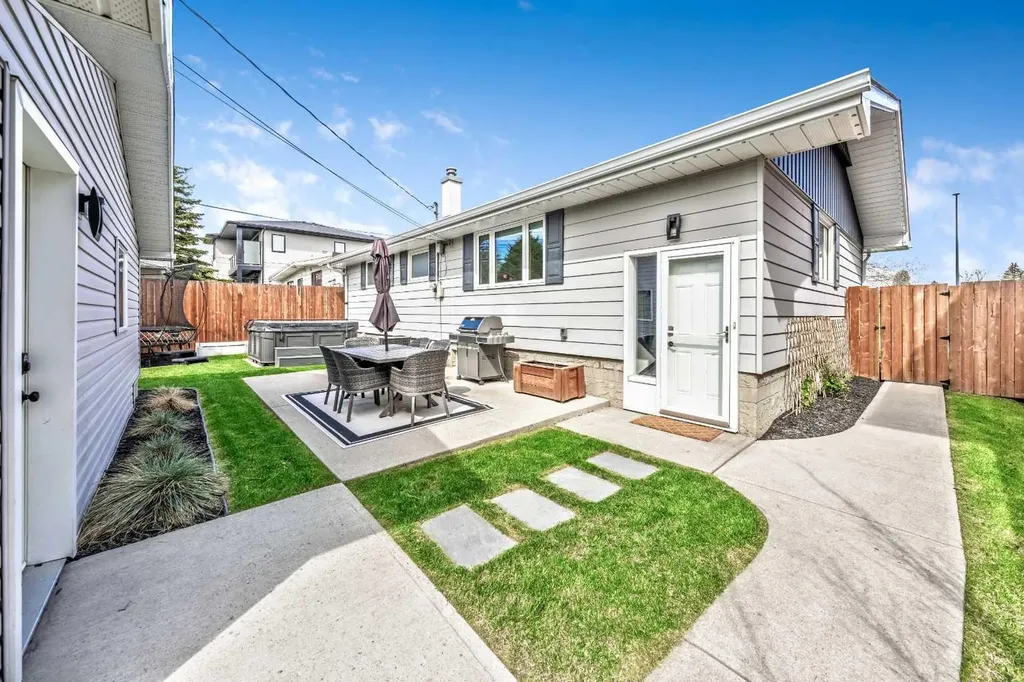 6007 34 Street SW Calgary AB T3E 5L7