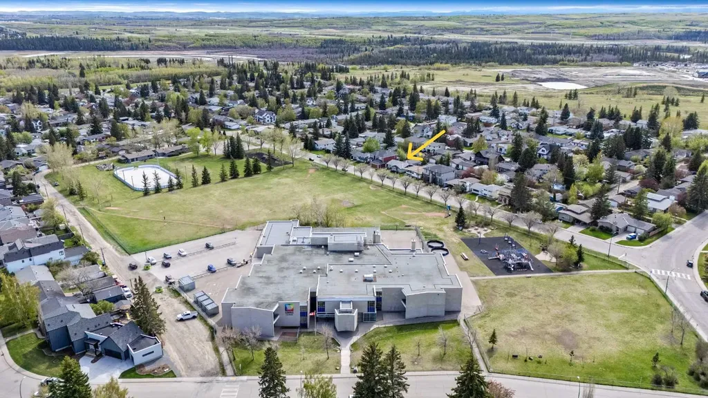 6007 34 Street SW Calgary AB T3E 5L7