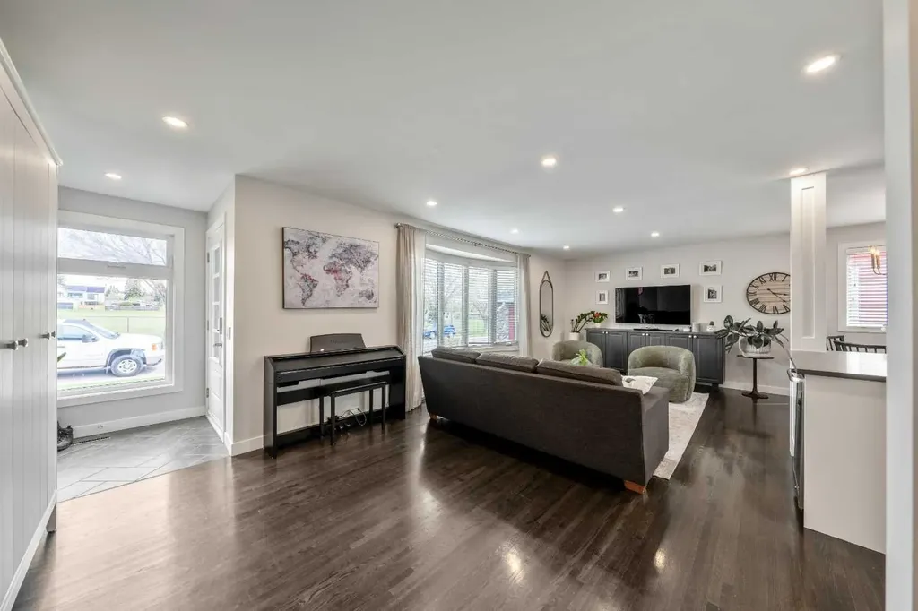 6007 34 Street SW Calgary AB T3E 5L7