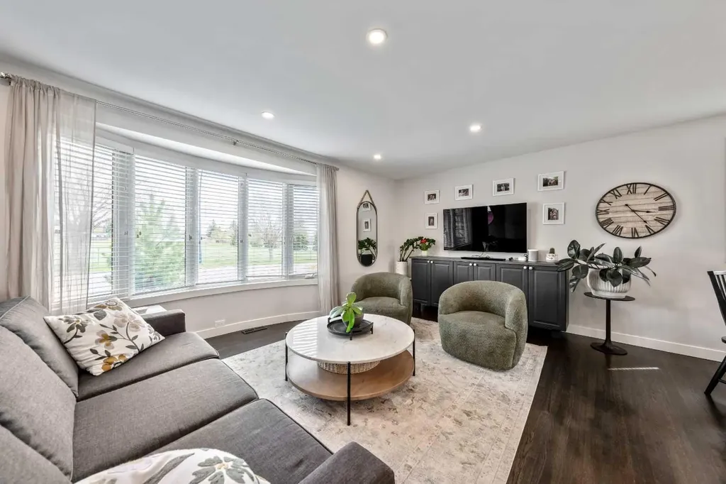 6007 34 Street SW Calgary AB T3E 5L7