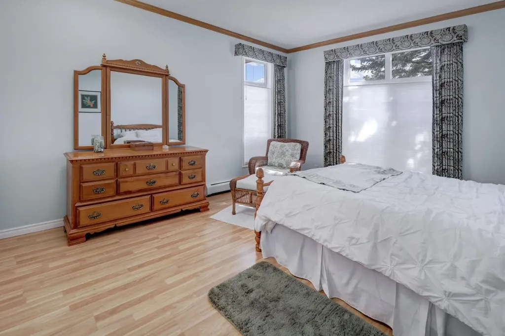 4835 Dalhousie Drive NW Calgary AB T3A 5R7