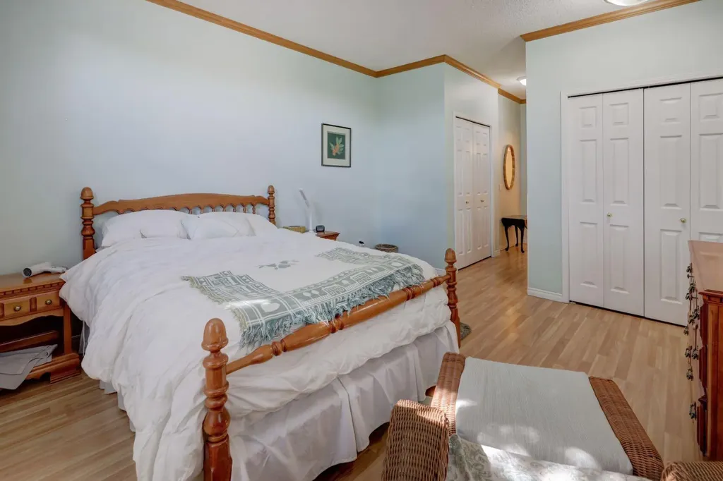 4835 Dalhousie Drive NW Calgary AB T3A 5R7