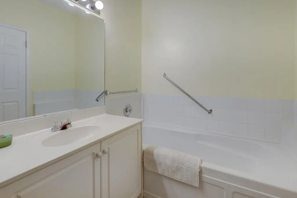 4835 Dalhousie Drive NW Calgary AB T3A 5R7