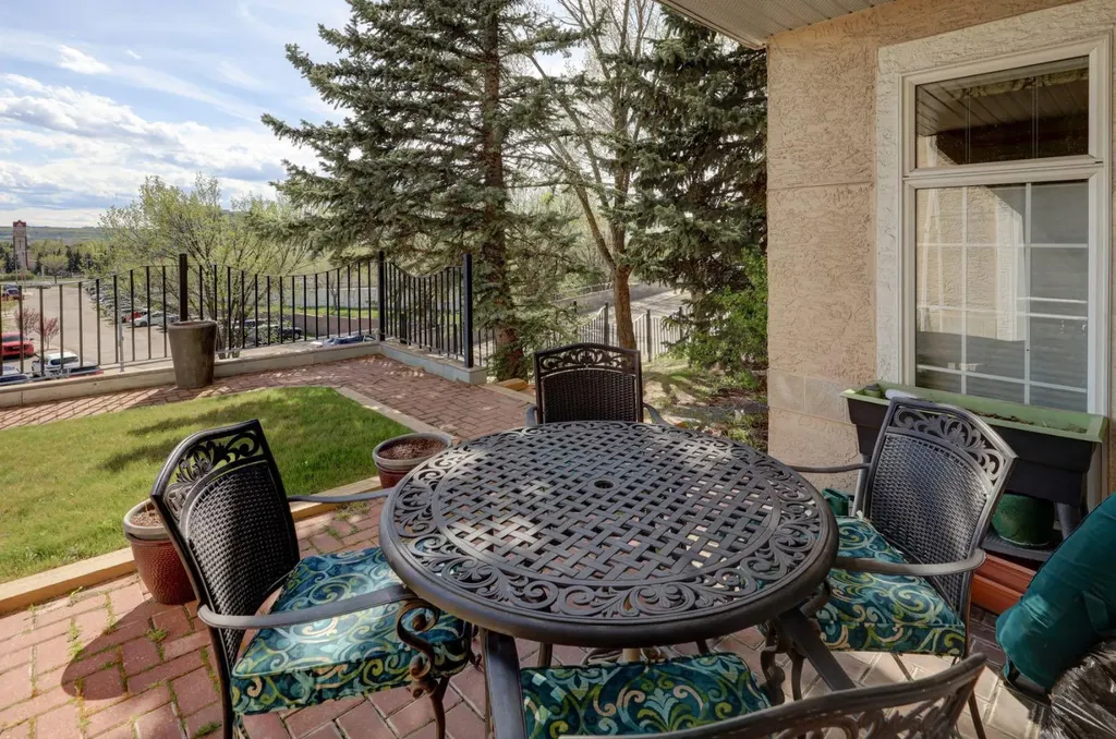 4835 Dalhousie Drive NW Calgary AB T3A 5R7