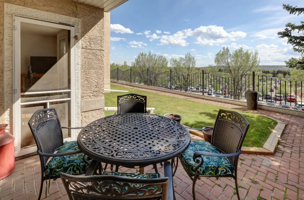 4835 Dalhousie Drive NW Calgary AB T3A 5R7