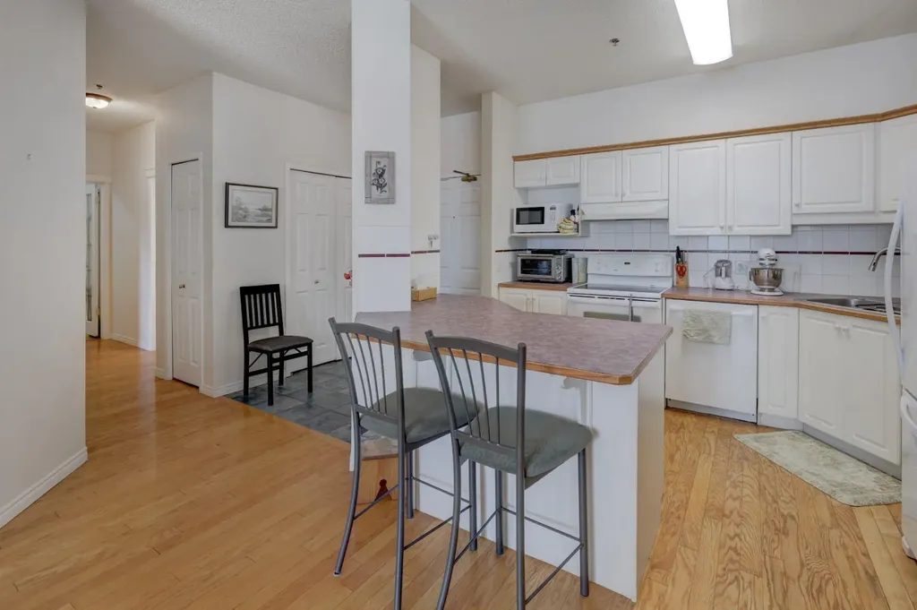 4835 Dalhousie Drive NW Calgary AB T3A 5R7