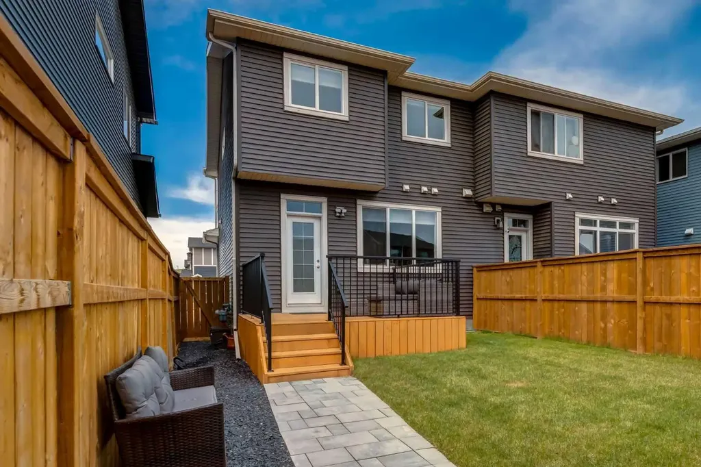 52 Mill Road Cochrane AB T4C 3G7