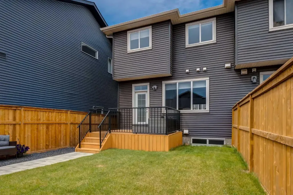 52 Mill Road Cochrane AB T4C 3G7