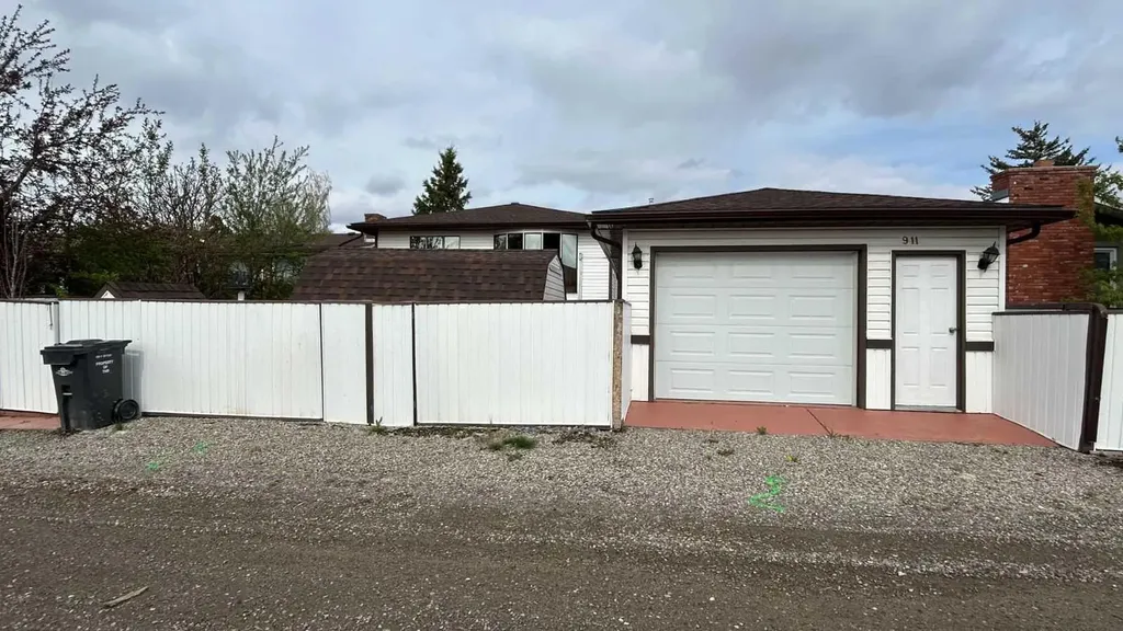 911 12 Street SE High River AB T1V 1L2