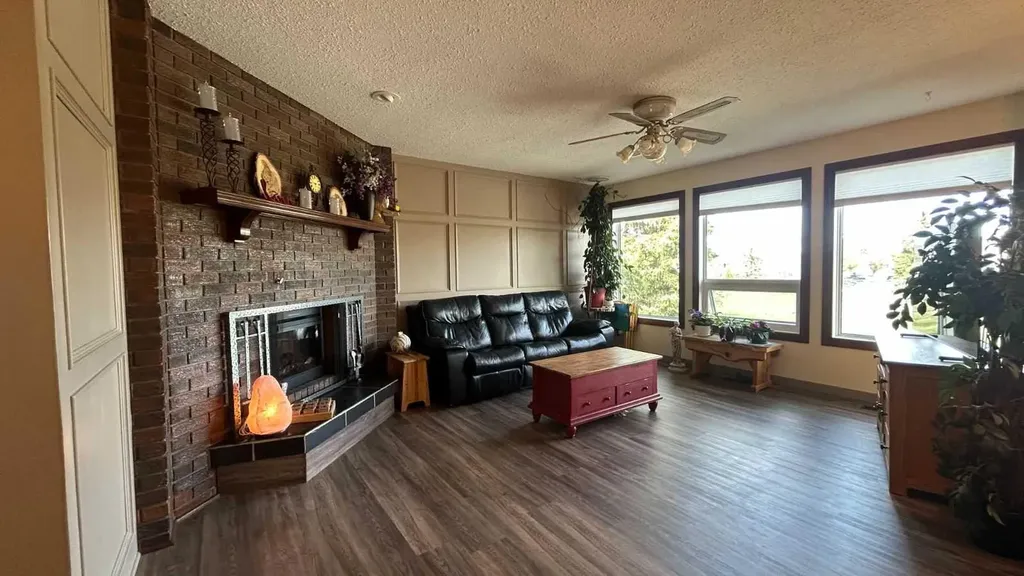 911 12 Street SE High River AB T1V 1L2
