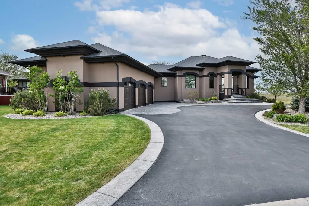 312 Sandstone Point S Lethbridge AB T1K 8C9