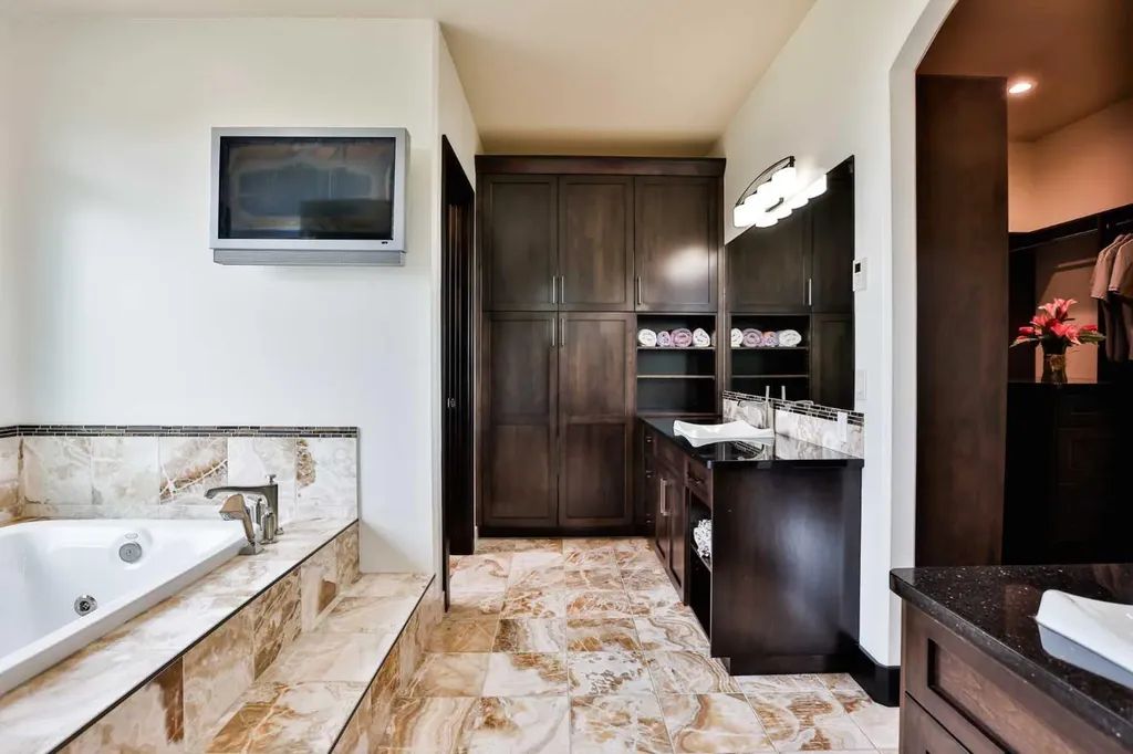 312 Sandstone Point S Lethbridge AB T1K 8C9