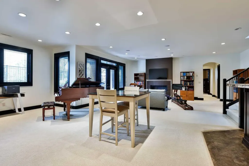 312 Sandstone Point S Lethbridge AB T1K 8C9