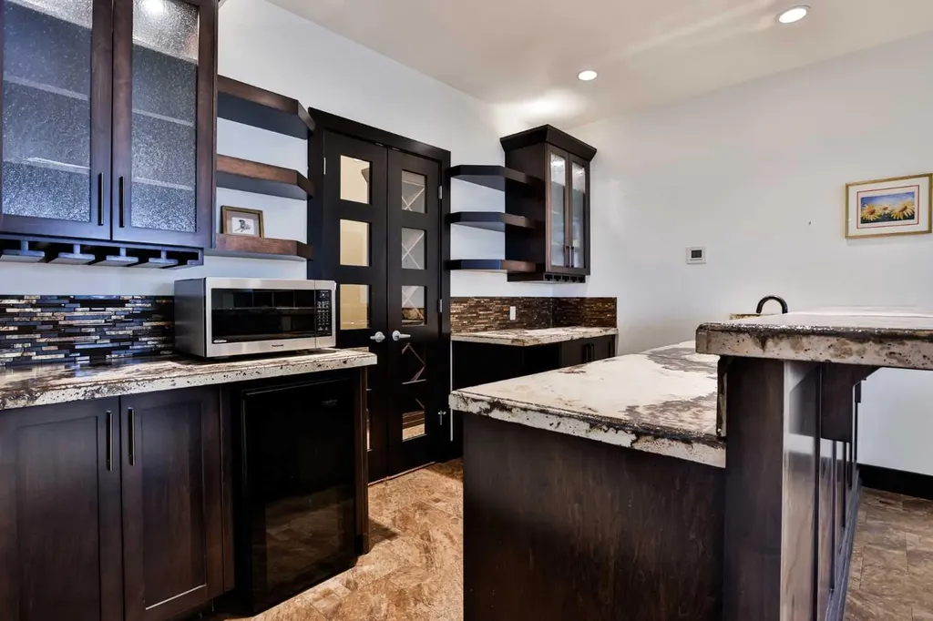 312 Sandstone Point S Lethbridge AB T1K 8C9