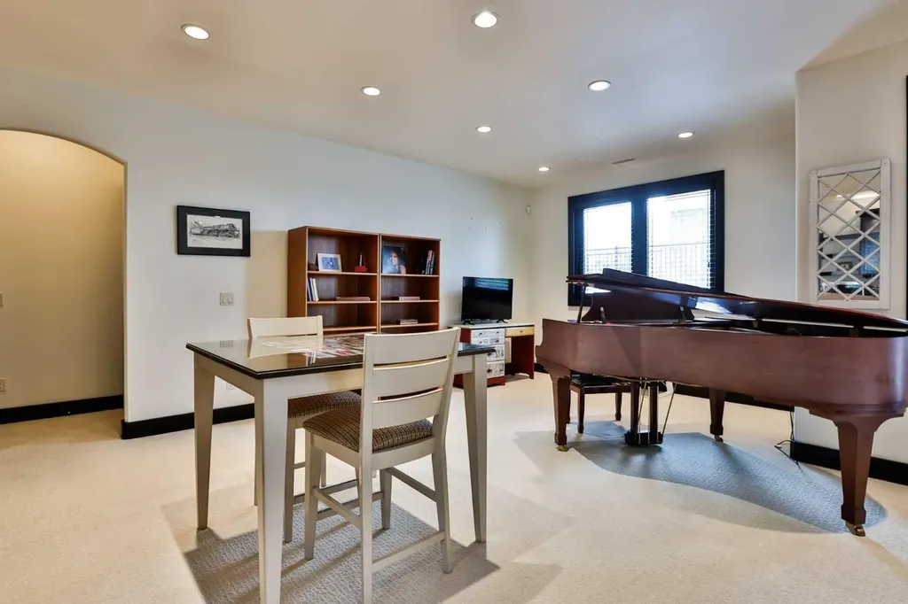 312 Sandstone Point S Lethbridge AB T1K 8C9