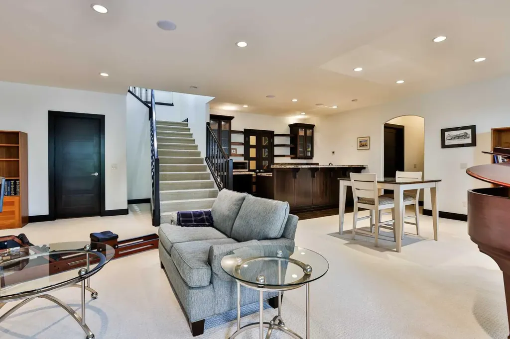 312 Sandstone Point S Lethbridge AB T1K 8C9