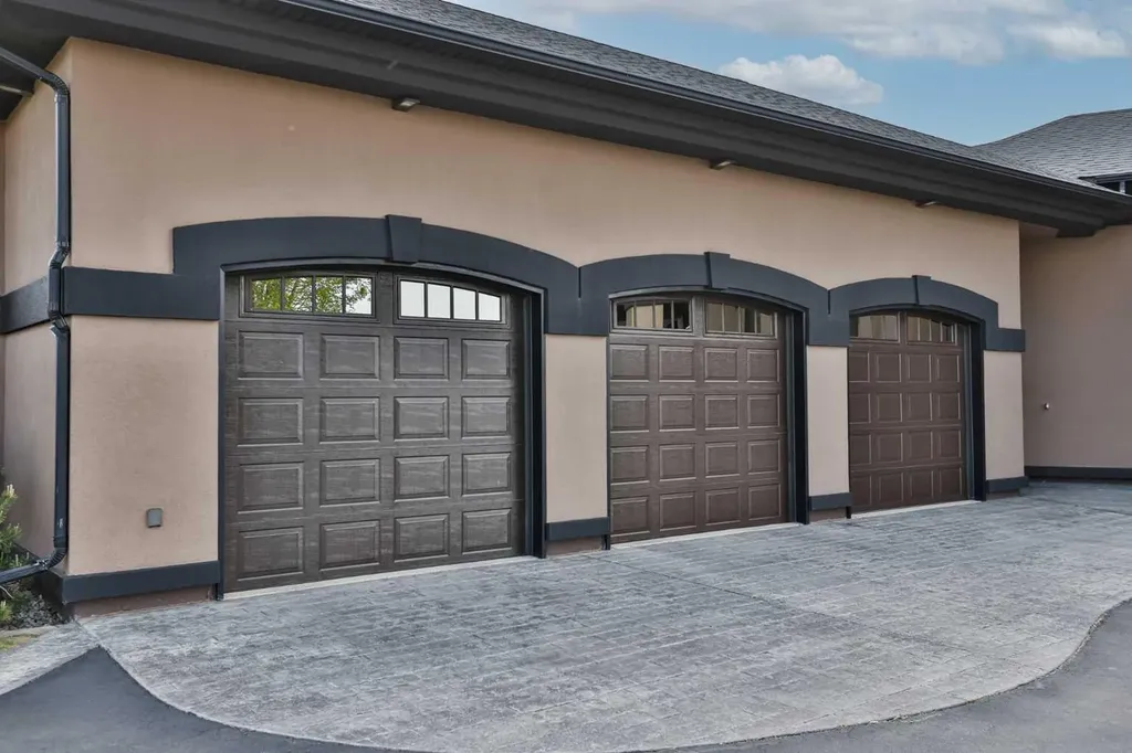 312 Sandstone Point S Lethbridge AB T1K 8C9