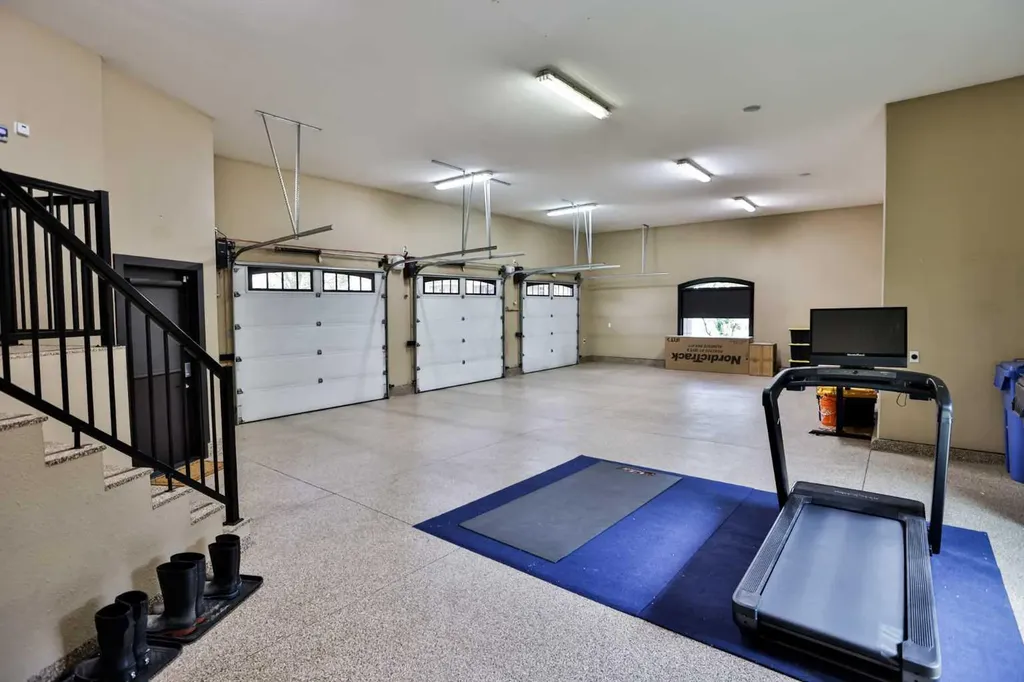 312 Sandstone Point S Lethbridge AB T1K 8C9