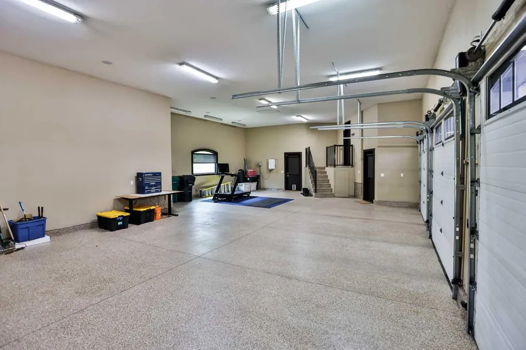312 Sandstone Point S Lethbridge AB T1K 8C9