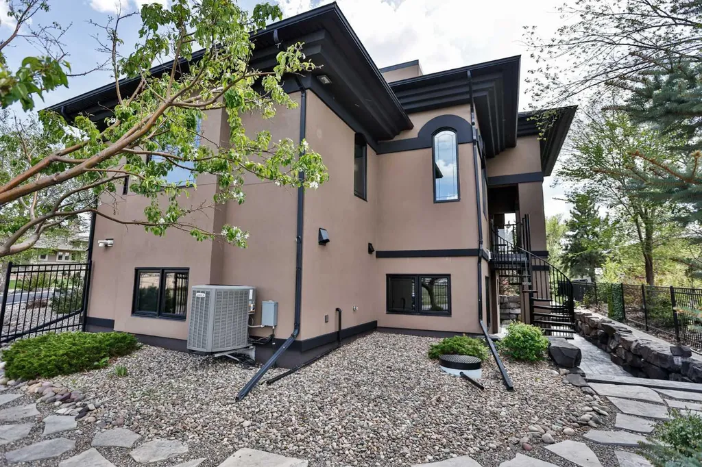 312 Sandstone Point S Lethbridge AB T1K 8C9