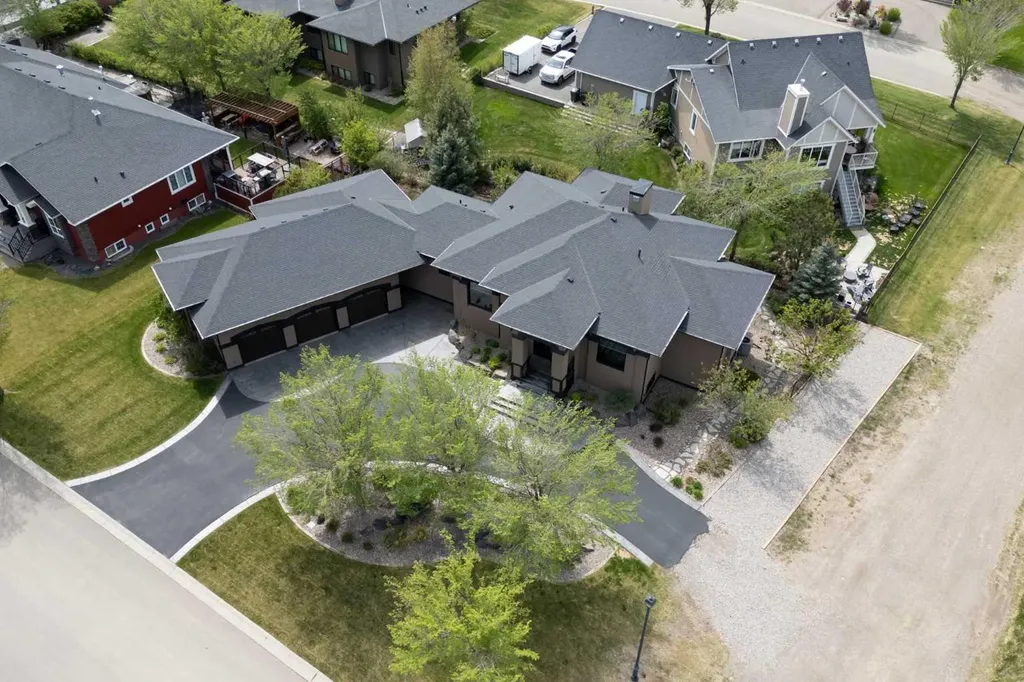 312 Sandstone Point S Lethbridge AB T1K 8C9