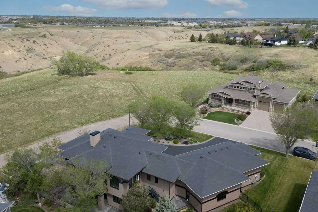 312 Sandstone Point S Lethbridge AB T1K 8C9